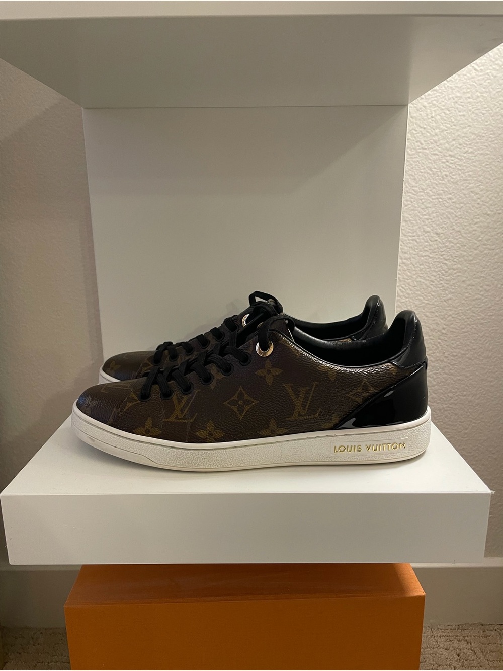 Louis Vuitton Frontrow Sneaker - Picture 6 of 10